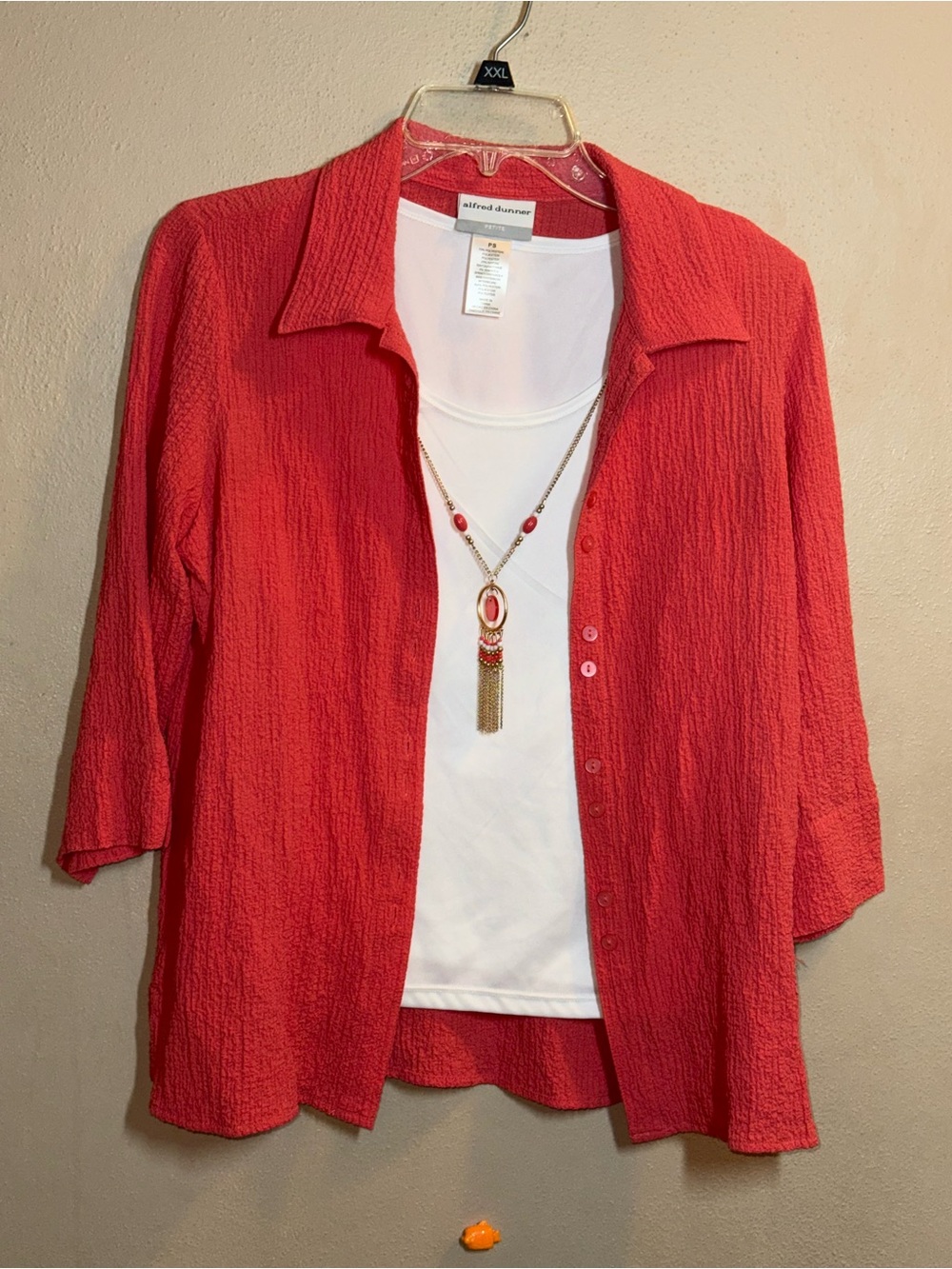 Women’s Alfred Dunner Coral Button-Front Top PSm w/ tank & necklace